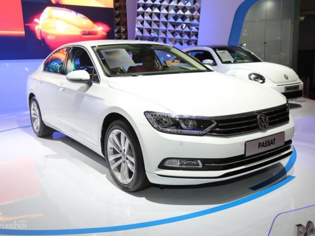 Volkswagen Passat Bluemotion màu Pure White, hotline 0933689294