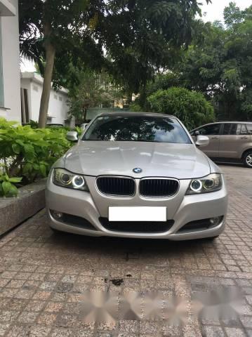 Bán xe BMW 3 Series 320i sản xuất 2009, màu bạc  