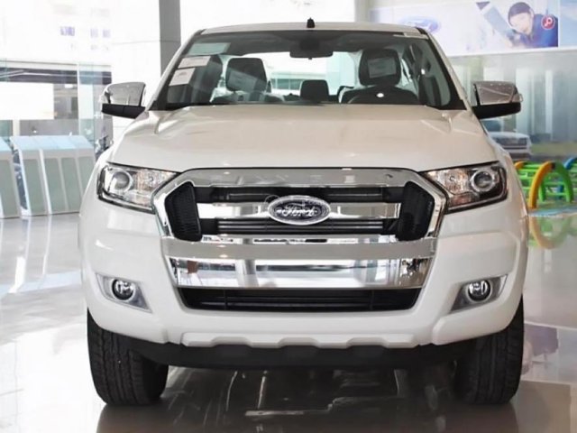 Bán xe Ford Ranger XL 2.2L 4x4 MT đời 2017, màu trắng, xe nhập