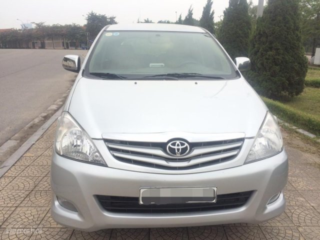 Bán ô tô Toyota Innova 2.0G đời 2010, màu bạc, xe gia đình bán, giá 388 triệu