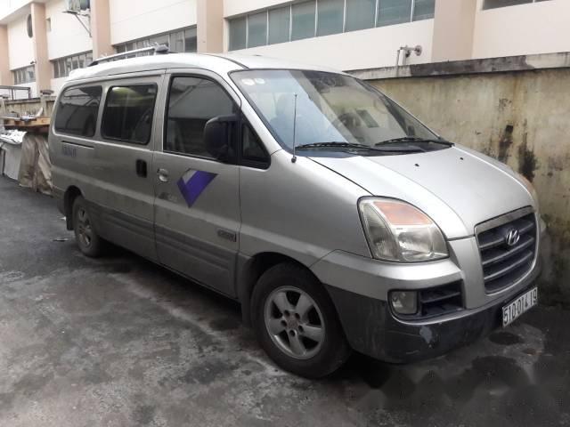 Chính chủ bán Hyundai Starex sản xuất 2005, màu bạc, nhập khẩu