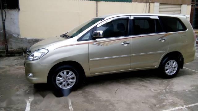 Cần bán Toyota Innova G đời 2010, màu vàng