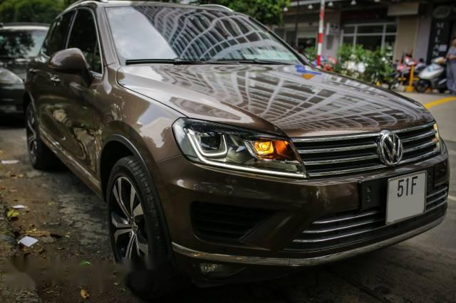 Chính chủ bán gấp Volkswagen Touareg 2015, màu nâu, xe nhập