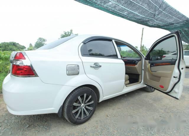 Bán Daewoo Gentra sản xuất 2010, màu trắng