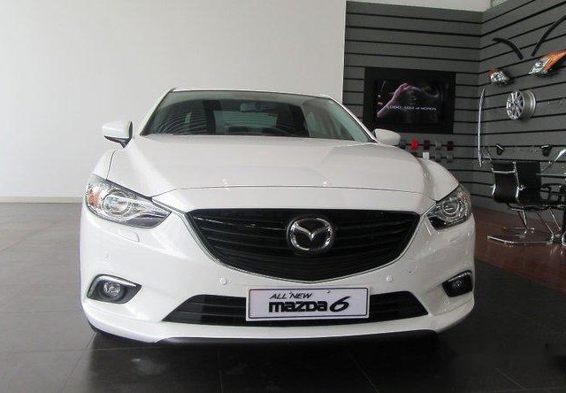 Bán xe Mazda 6 2.0 AT đời 2017, màu trắng, 870tr