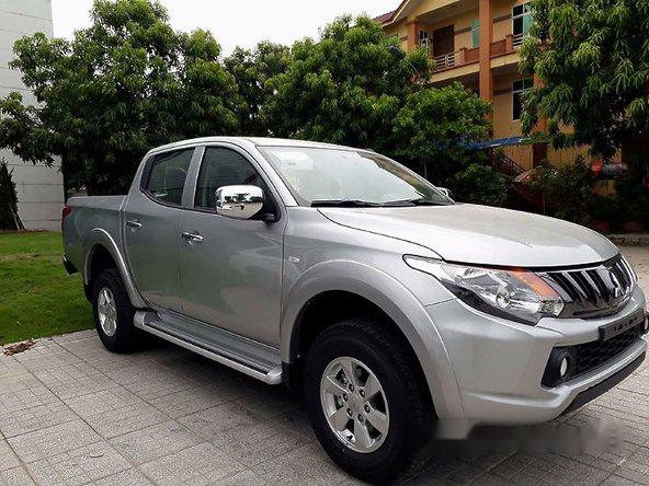 Bán xe Mitsubishi Triton đời 2017, màu bạc