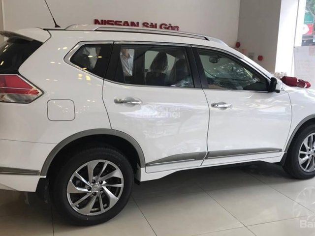 Giá xe Nissan X trail 2.5 SV đời 2017, màu trắng