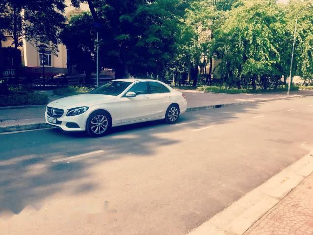 Bán ô tô Mercedes C200 đời 2016, màu trắng như mới