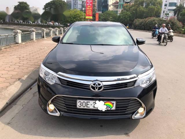 Cần bán gấp Toyota Camry 2.0E năm 2016, màu đen