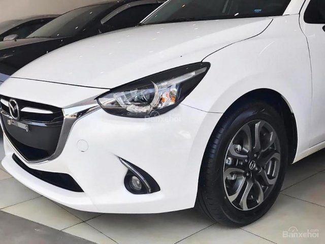 Cần bán gấp Mazda 2 đời 2017, màu trắng