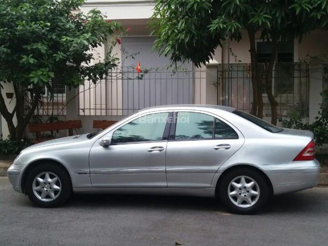 Xe Mercedes AT năm 2002, màu bạc, xe nhập số tự động, giá chỉ 205 triệu