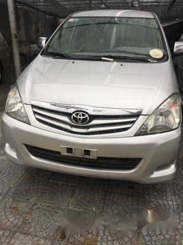 Bán xe Toyota Innova G đời 2011, màu bạc số sàn, 428tr