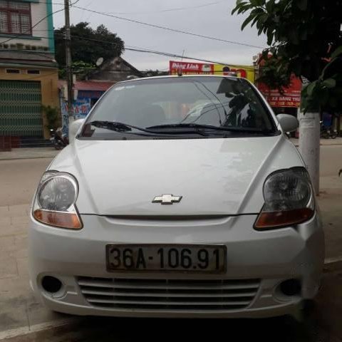 Bán gấp Chevrolet Spark đời 2009, màu trắng còn mới, giá 100tr