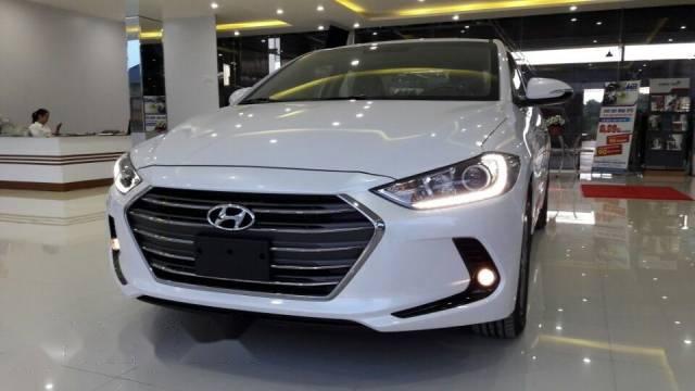 Bán xe Hyundai Elantra 1.6 MT đời 2017, màu trắng, giá chỉ 625 triệu