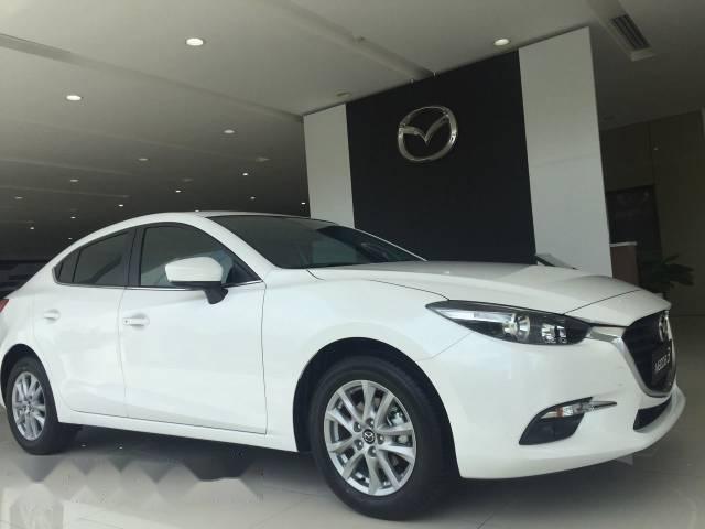 Cần bán xe Mazda 3 đời 2017, màu trắng, giá chỉ 660 triệu