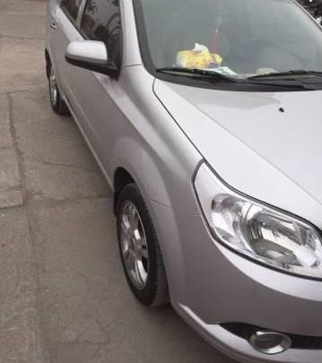 Bán Chevrolet Aveo đời 2015, màu bạc số tự động