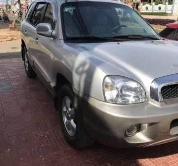 Bán gấp Hyundai Santa Fe 2004, màu bạc