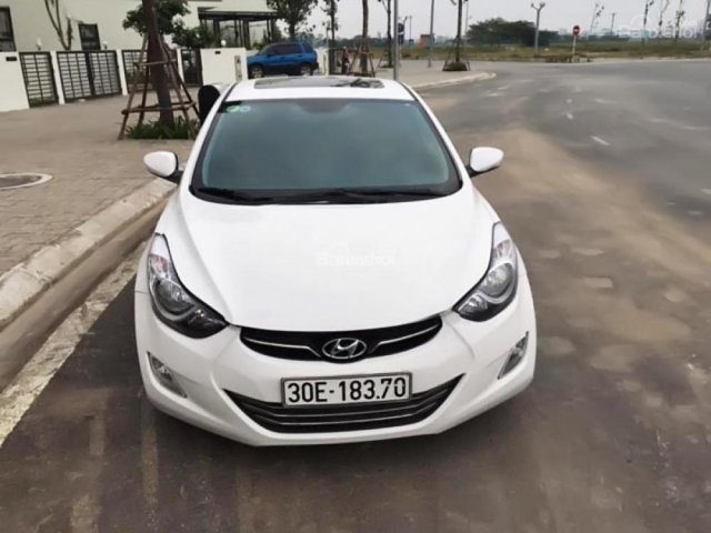 Cần bán lại xe Hyundai Elantra 1.8 AT đời 2013, màu trắng, xe nhập số tự động