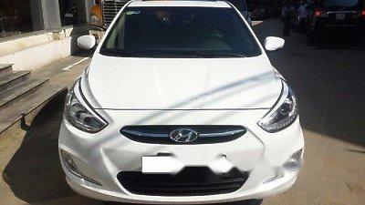 Bán Hyundai Accent Blue 1.4AT đời 2014, màu trắng  