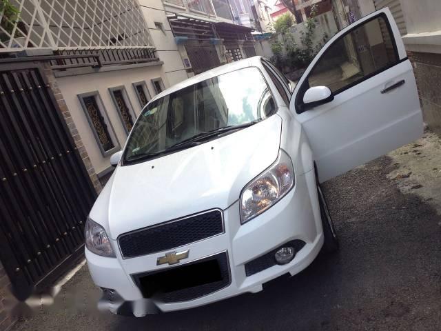 Bán ô tô Chevrolet Aveo LTZ năm 2015, màu trắng 