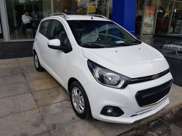 Cần bán Chevrolet Spark đời 2017, màu trắng