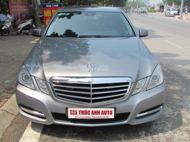 Bán xe Mercedes E250 sản xuất 2009, màu xám