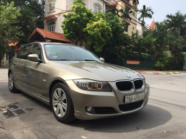 Bán gấp BMW 320i T12/2011, đi được 66,666km, giá 580tr