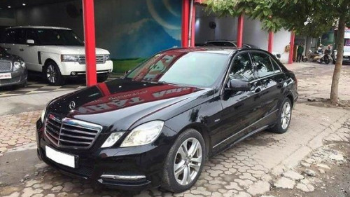 Bán Mercedes E-Classe AT đời 2010, màu đen số tự động