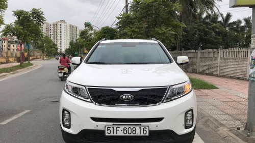 Bán xe Kia Sorento 2.4 AT đời 2016, màu trắng 