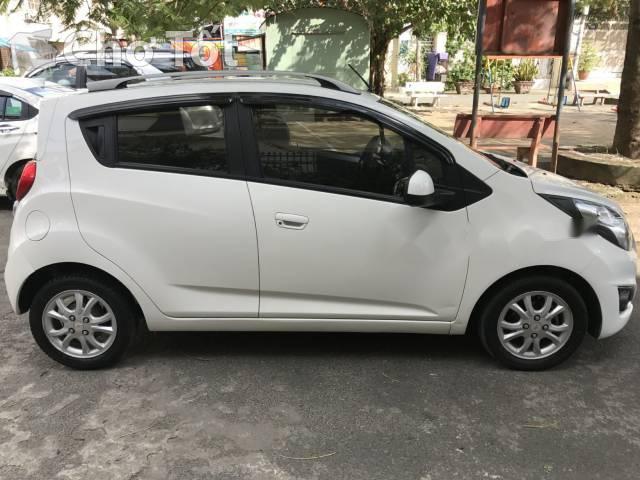 Bán gấp Chevrolet Spark LT sản xuất 2014, màu trắng