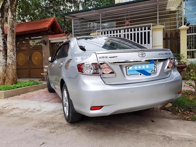 Bán xe Toyota Corolla altis 2.0V năm 2013, màu bạc chính chủ, giá tốt