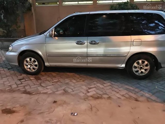 Bán Kia Carnival MT sản xuất 2009, màu bạc số sàn, giá 275tr