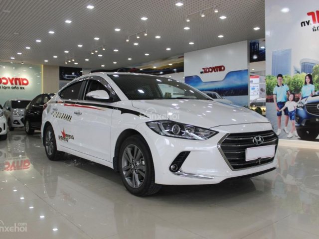 Bán Hyundai Elantra GLS 1.6AT đời 2016, màu trắng, Số tự động