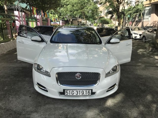 Em cần bán xe Jaguar Xjl 5.0 Super Sport màu trắng, SX 2014, ĐK 2015 còn mới