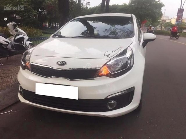 Bán xe Kia Rio đời 2016, màu trắng, xe nhập số sàn