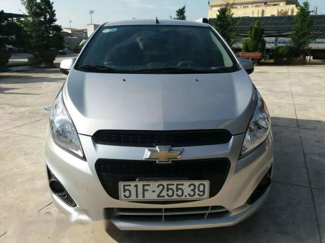 Bán ô tô Chevrolet Spark LS năm 2015, màu bạc còn mới  