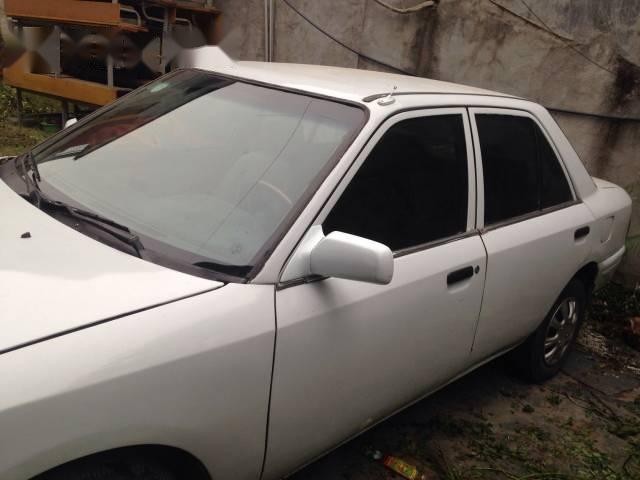 Bán xe Mazda 323 1996, màu trắng, giá 55tr