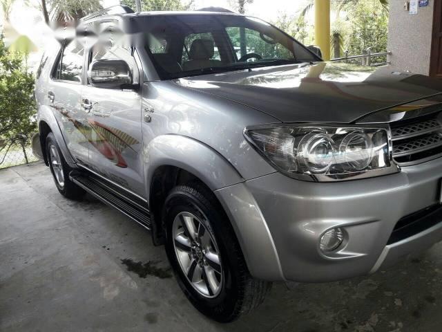 Bán Toyota Fortuner đời 2010, màu xám