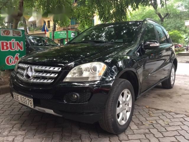 Cần bán xe Mercedes ML350 sản xuất năm 2007, màu đen, nhập khẩu