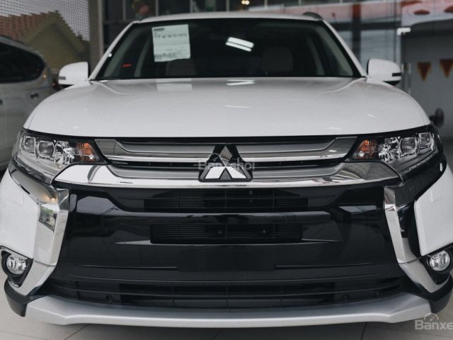 Bán xe 7 chỗ Mitsubishi Outlander 2.0 tại Quảng Bình