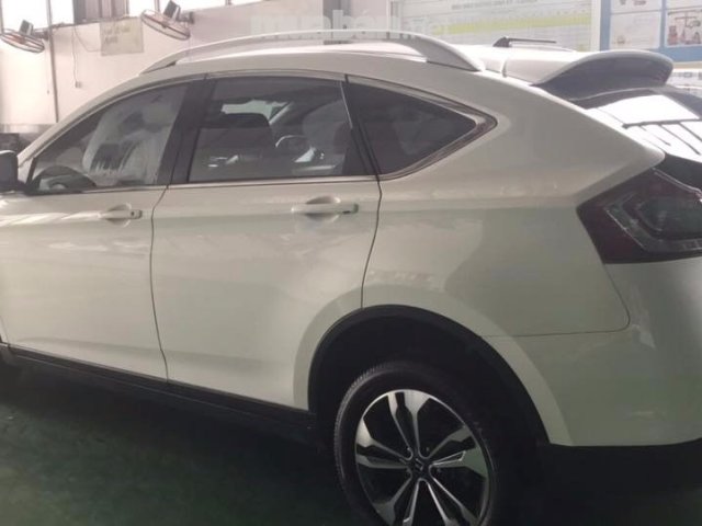 Bán xe Luxgen U6 năm sản xuất 2015, màu trắng, nhập khẩu nguyên chiếc