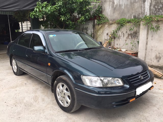 Cần bán lại xe Toyota Camry đời 1998, màu đen, xe nhập chính chủ