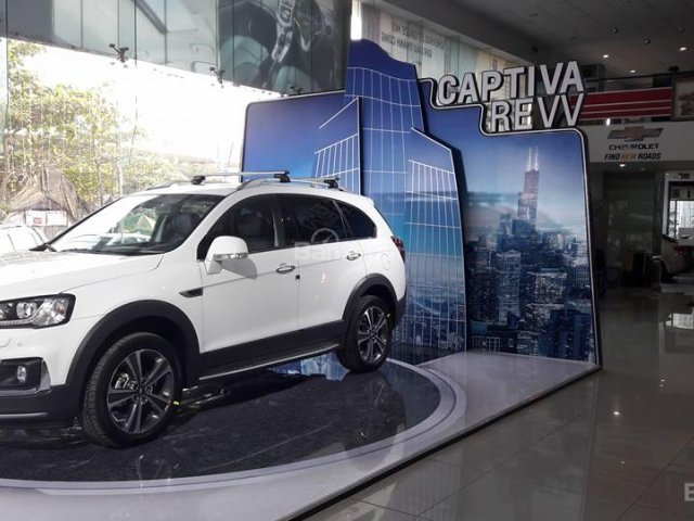 Bán xe Chevrolet Captiva đời 2017, màu trắng