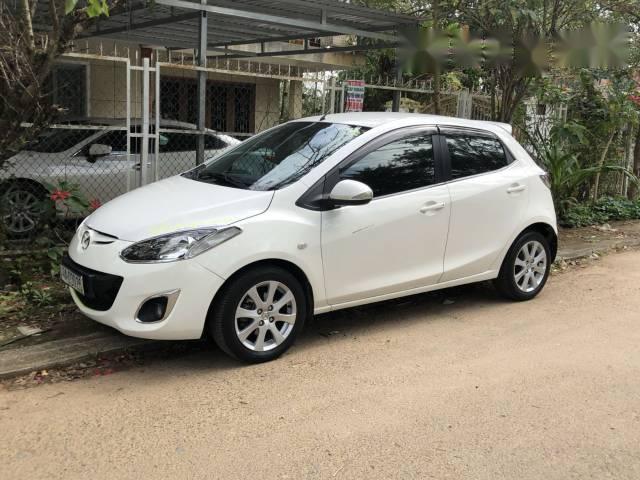 Bán Mazda 2 đời 2011, màu trắng chính chủ