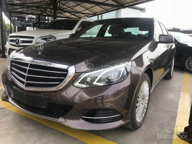 Trung tâm Mercedes-Benz bán xe Mercedes E200 2015, chỉ với 500 triệu nhận xe với gói vay cực ưu đãi