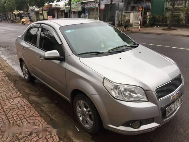 Bán Chevrolet Aveo đời 2015, màu bạc, giá tốt