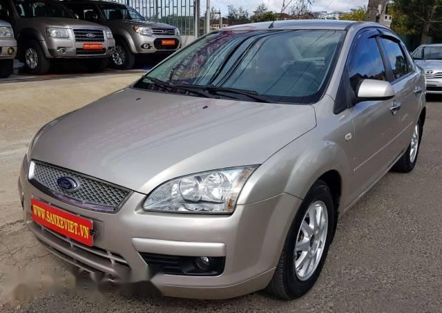 Cần bán gấp Ford Focus 1.8MT Ghina đời 2005, màu bạc