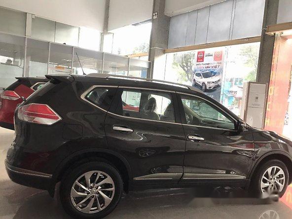 Bán xe Nissan X trail 2.5 SV - G Premium sản xuất 2017, màu đen, nhập khẩu  