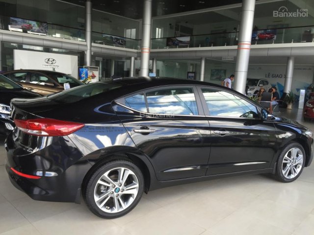 Bán gấp Hyundai Elantra 1.6AT bản gia đình 2017, đen, giá 629 triệu, đang khuyến mãi 79 triệu, hỗ trợ góp, ĐT: 0941.46.2