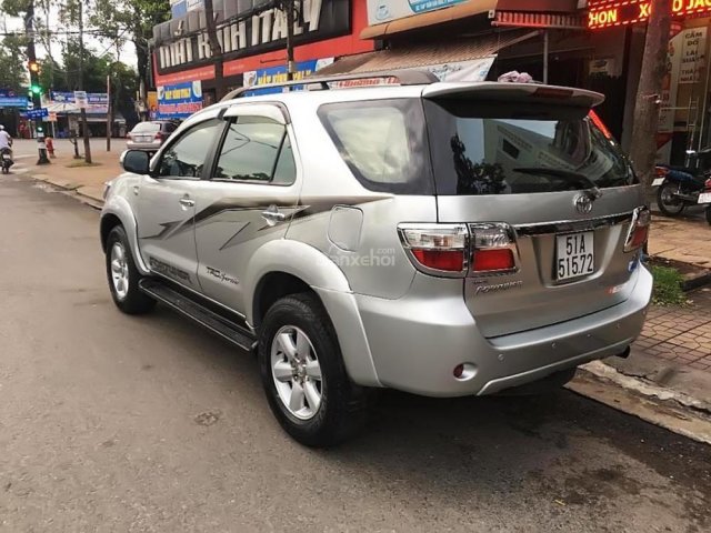 Cần bán xe Toyota Fortuner G đời 2010, màu bạc ít sử dụng